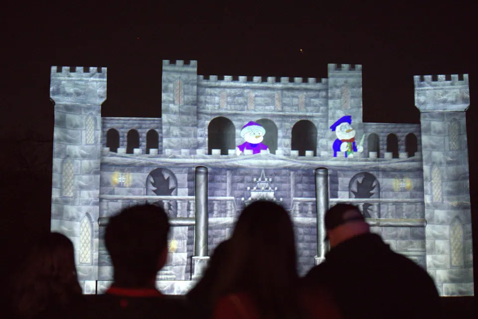 Guests watching Snowball and Flurry appear in the castle windows